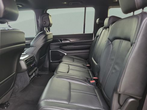 Used 2022 Jeep Wagoneer Series II AWD/4WD image 6