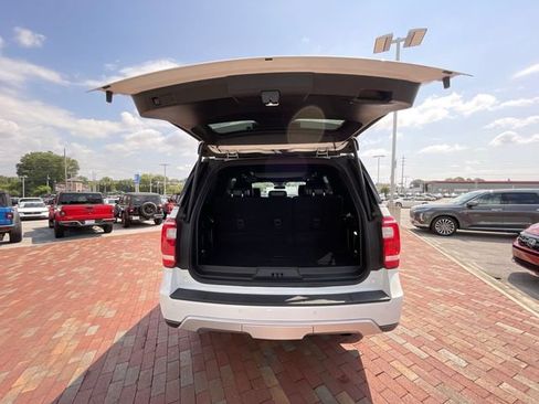 Used 2020 Ford Expedition XLT w/ Equipment Group 202A AWD/4WD image 35