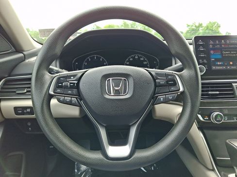 Used 2018 Honda Accord EX image 19
