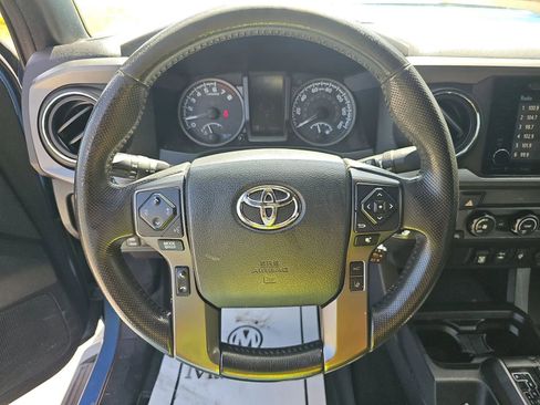 Used 2019 Toyota Tacoma TRD Sport image 6