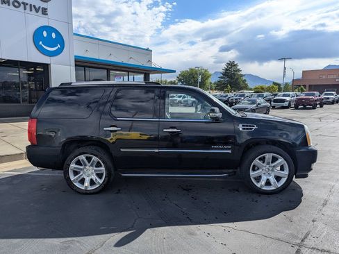 Used 2013 Cadillac Escalade Luxury AWD/4WD image 2