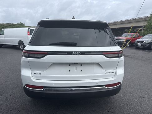 Used 2023 Jeep Grand Cherokee Laredo w/ Luxury Tech Group I AWD/4WD image 4