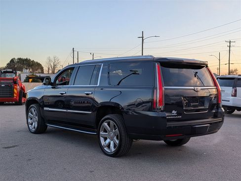Used 2020 Cadillac Escalade ESV Luxury image 3