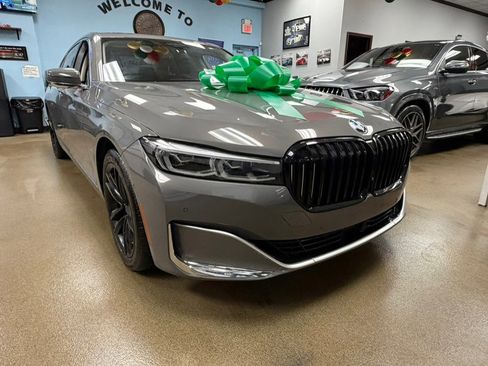 Used 2021 BMW 750i xDrive w/ Executive Package image 5