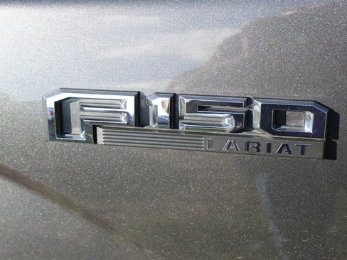 Used 2017 Ford F150 Lariat image 5