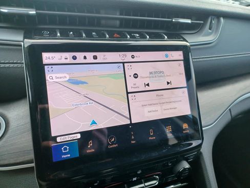 Used 2023 Jeep Grand Cherokee Limited image 13