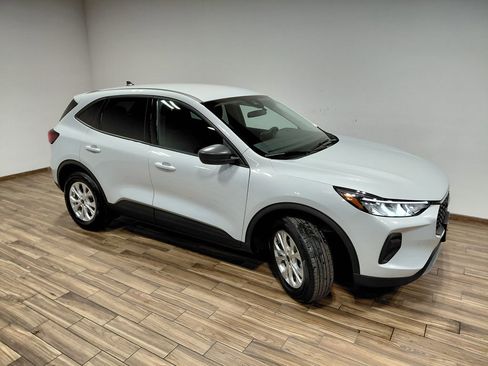 Certified 2025 Ford Escape Active AWD/4WD image 12