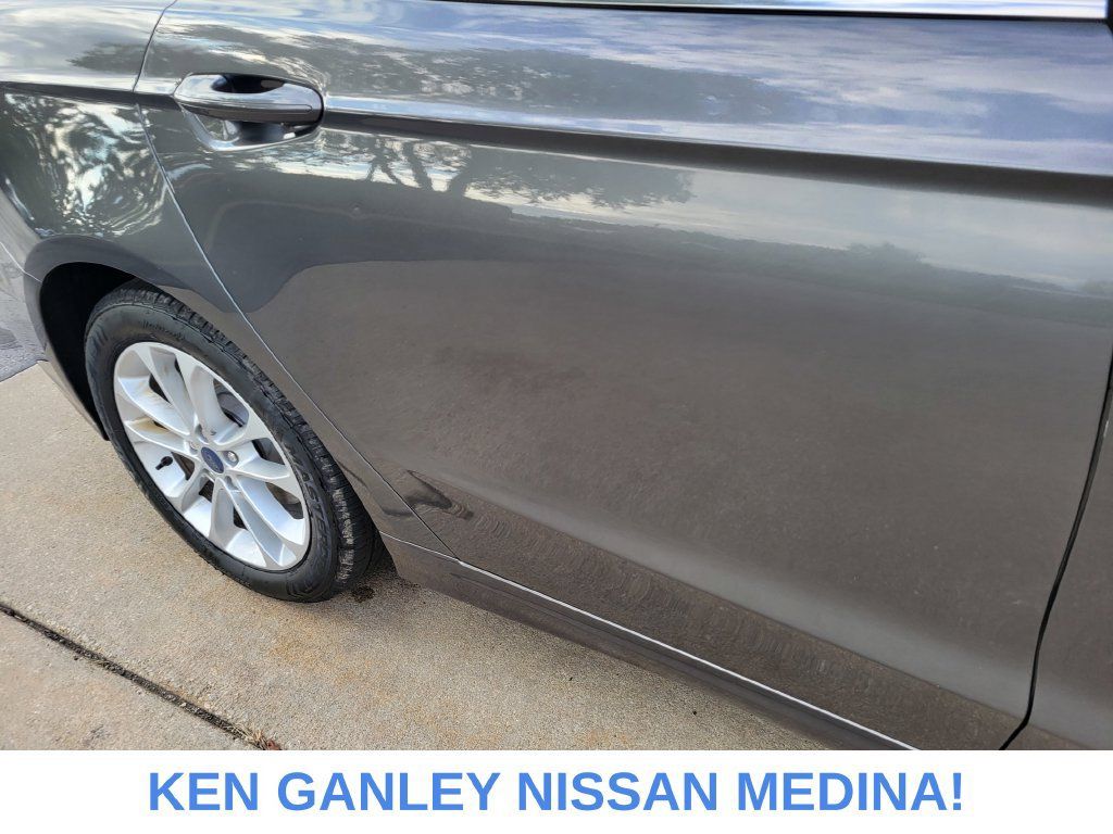 Used 2020 Ford Fusion SE FWD image 14