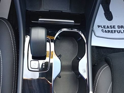 Used 2024 Volvo C40 P8 Recharge Plus image 31