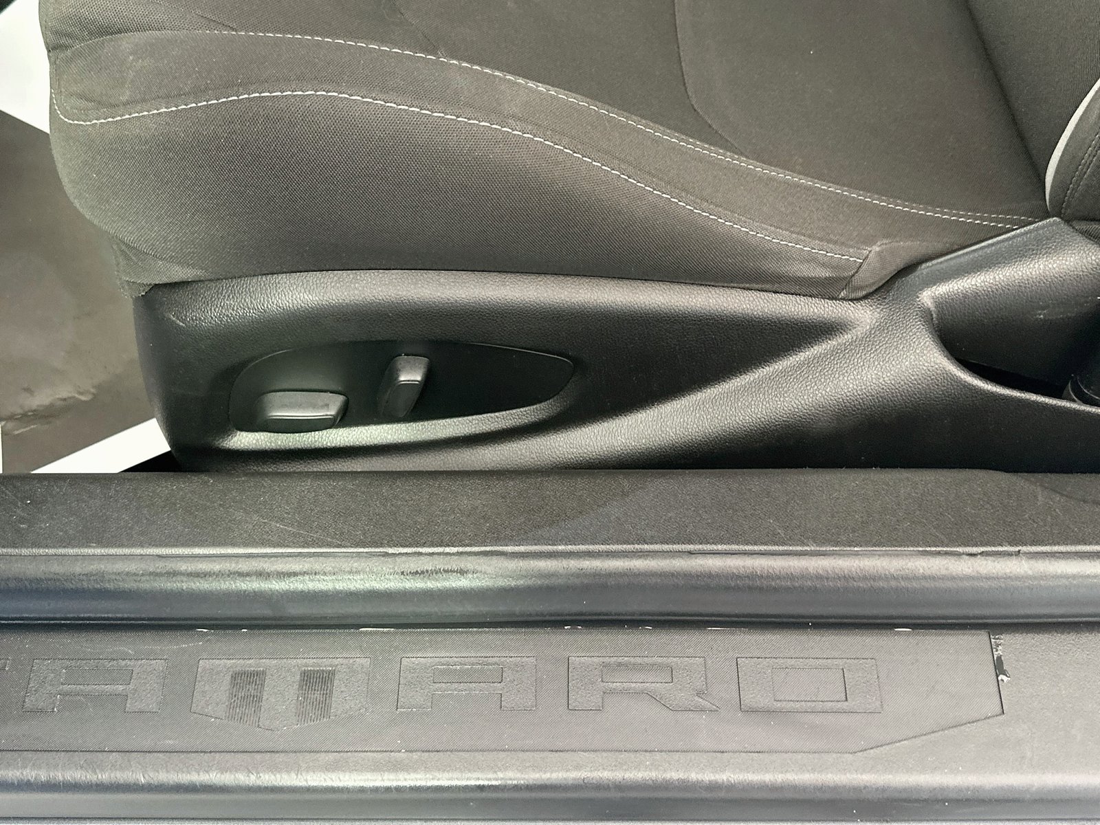 Used 2022 Chevrolet Camaro LT RWD image 18