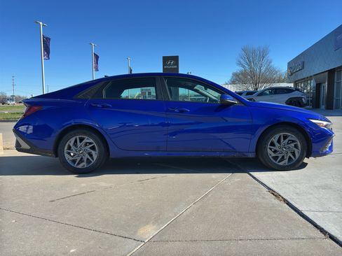 Certified 2024 Hyundai Elantra SEL image 7