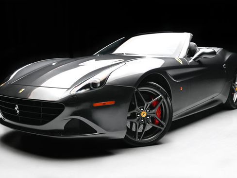 Used 2016 Ferrari California T image 1