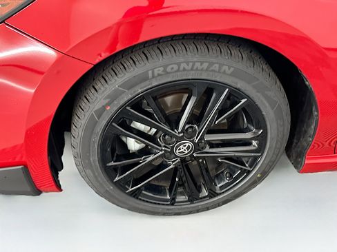 Used 2025 Toyota Camry SE FWD image 11
