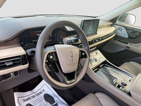 Certified 2023 Lincoln Aviator Reserve w/ Equipment Group 201A image 9
