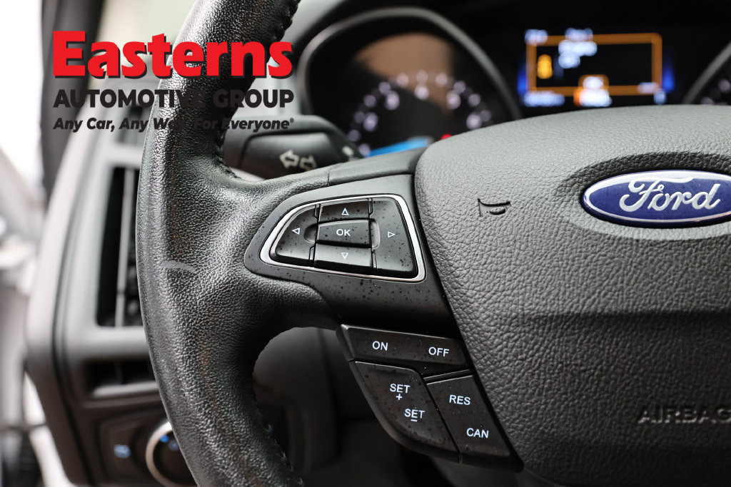 Used 2018 Ford Focus SE w/ Cold Weather Package FWD image 16