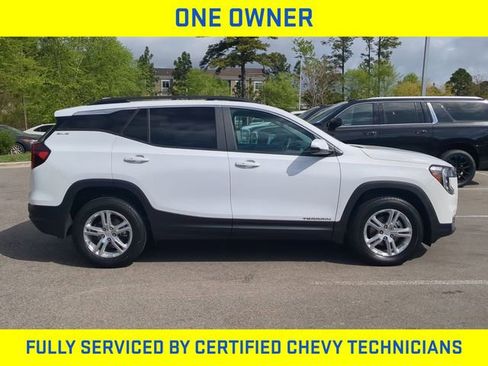 Used 2023 GMC Terrain SLE w/ Driver Convenience Package AWD/4WD image 4