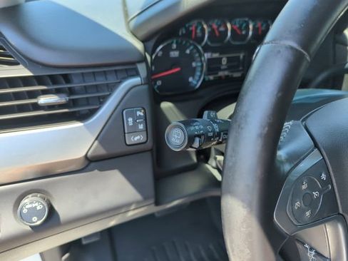 Used 2015 Chevrolet Suburban LT RWD image 20