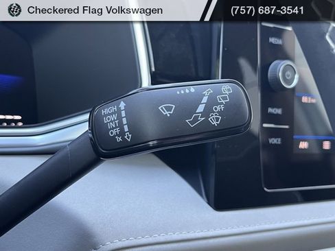 New 2025 Volkswagen Taos SE image 37