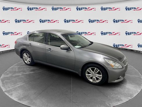 Used 2013 INFINITI G37 x w/ Premium Pkg image 2