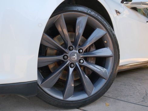 Used 2015 Tesla Model S 70 RWD image 39