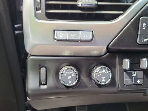 Used 2018 Chevrolet Tahoe Premier AWD/4WD image 18