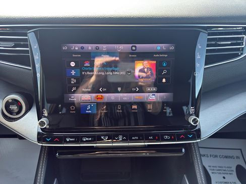 Used 2025 Jeep Wagoneer L 4WD image 18