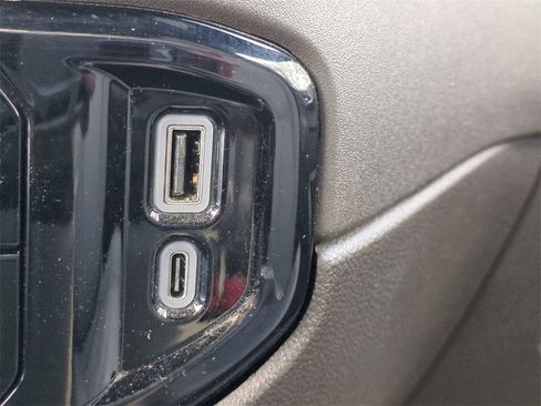 Used 2025 GMC Sierra 1500 SLT image 22