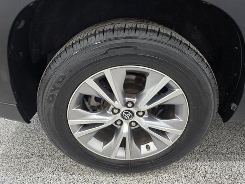 Used 2016 Toyota Highlander XLE FWD image 32