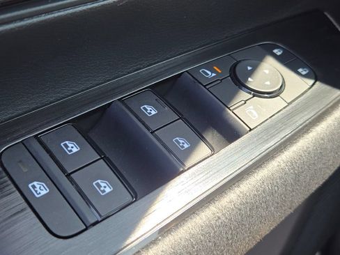 Used 2025 Nissan Kicks SV w/ SV Premium Package FWD image 24
