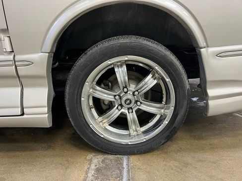 Used 2008 GMC Savana 1500 AWD w/ Preferred Equipment Group image 30