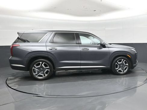 Used 2025 Hyundai Palisade SEL FWD image 2
