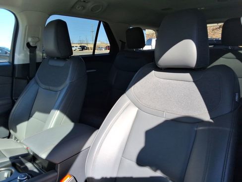 Used 2025 Ford Explorer Active w/ Active Comfort Package image 23