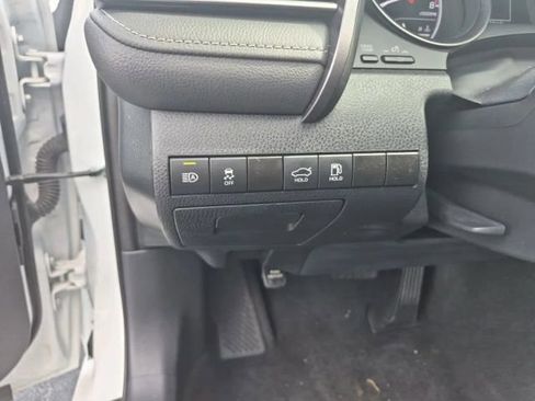 Used 2024 Toyota Camry SE FWD image 17