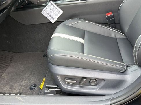 New 2026 Toyota Camry Hybrid FWD image 16