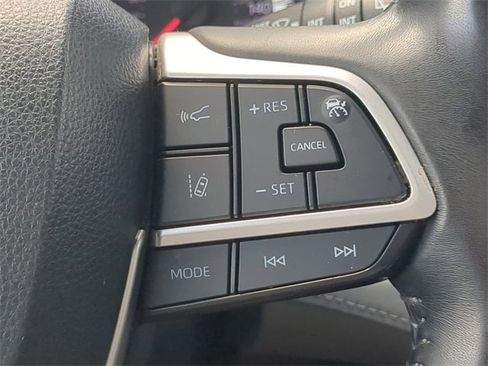 Used 2022 Toyota Highlander LE image 24