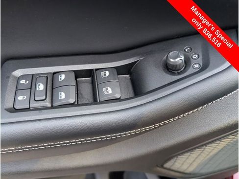 Used 2024 Jeep Grand Cherokee Limited w/ Black Appearance Package image 17