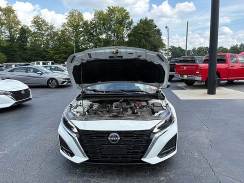 Used 2025 Nissan Altima 2.5 SV FWD image 13