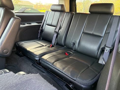 Used 2013 Chevrolet Suburban LT image 16
