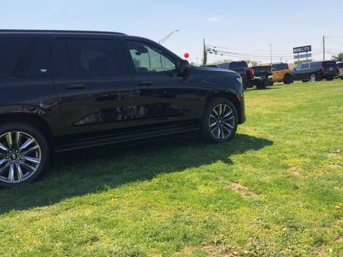 Used 2023 Cadillac Escalade ESV Sport Platinum AWD/4WD image 8