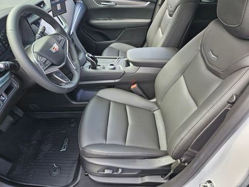 New 2026 Cadillac XT5 Luxury image 7