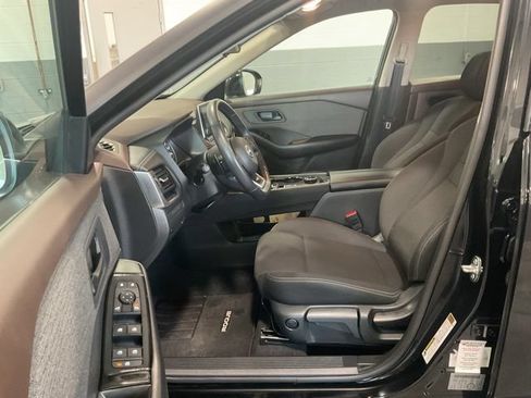 Used 2023 Nissan Rogue S AWD/4WD image 19