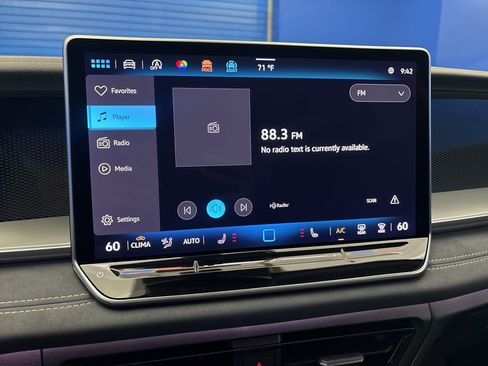Certified 2025 Volkswagen Tiguan SE w/ Panoramic Sunroof Package AWD/4WD image 20