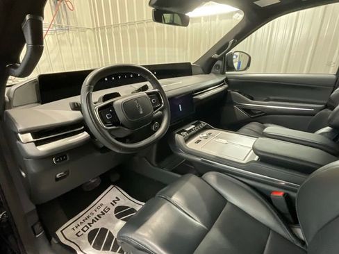 Used 2025 Lincoln Navigator Reserve w/ Jet Appearance Package image 9