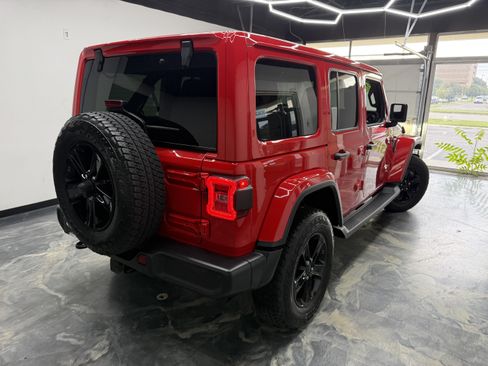 Used 2022 Jeep Wrangler Unlimited Sahara AWD/4WD image 5