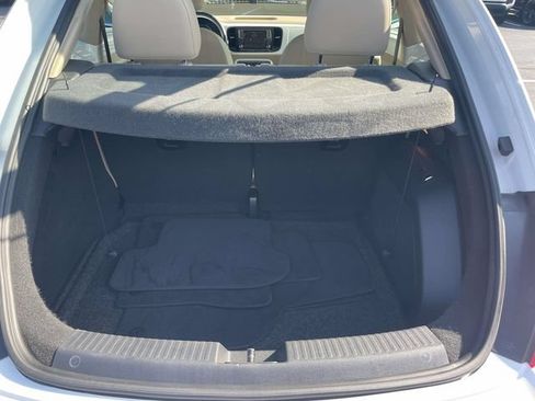 Used 2018 Volkswagen Beetle 2.0T SE w/ SE Premium Package FWD image 10