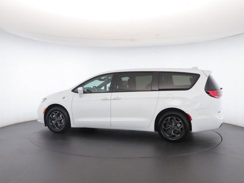Used 2022 Chrysler Pacifica Touring-L w/ S Appearance Package image 28