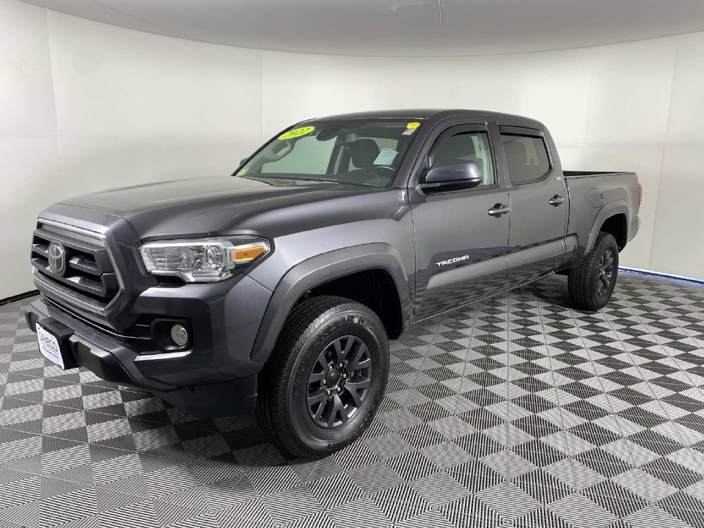 Used 2022 Toyota Tacoma SR5 AWD/4WD image 4