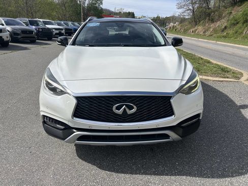Used 2017 INFINITI QX30 Premium w/ Navigation Package image 12