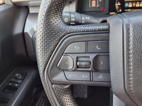 Used 2025 Toyota Tacoma SR5 AWD/4WD image 15
