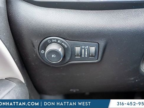 Used 2022 Jeep Compass Limited image 16